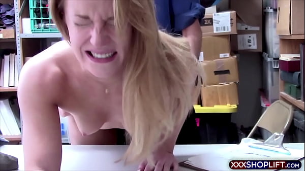 Vídeo pornô de menina virgem dando a bucetinha
