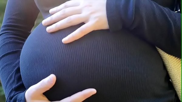 Mãe grávida pega filho batendo uma e acaba transando